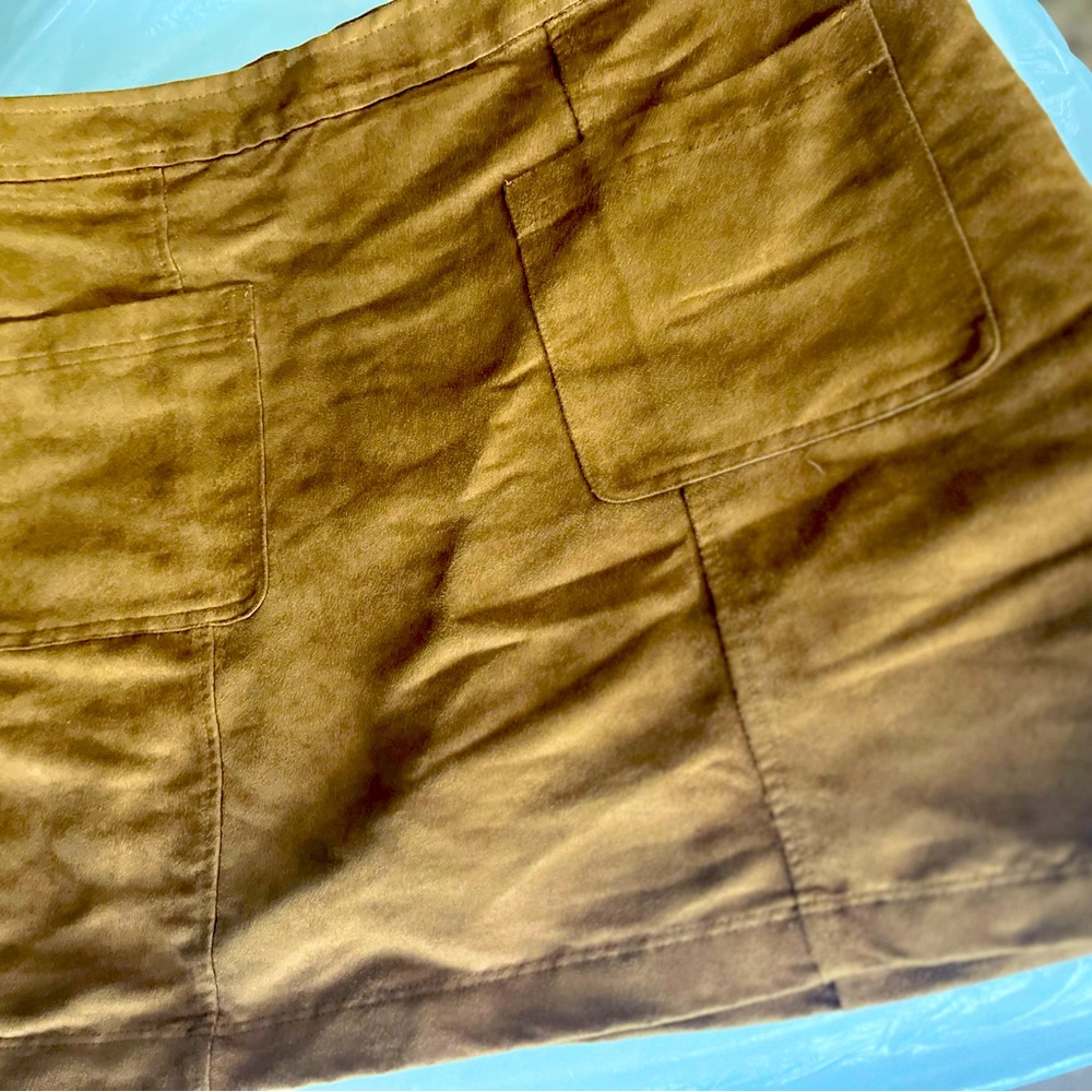A very cute chic short skirt